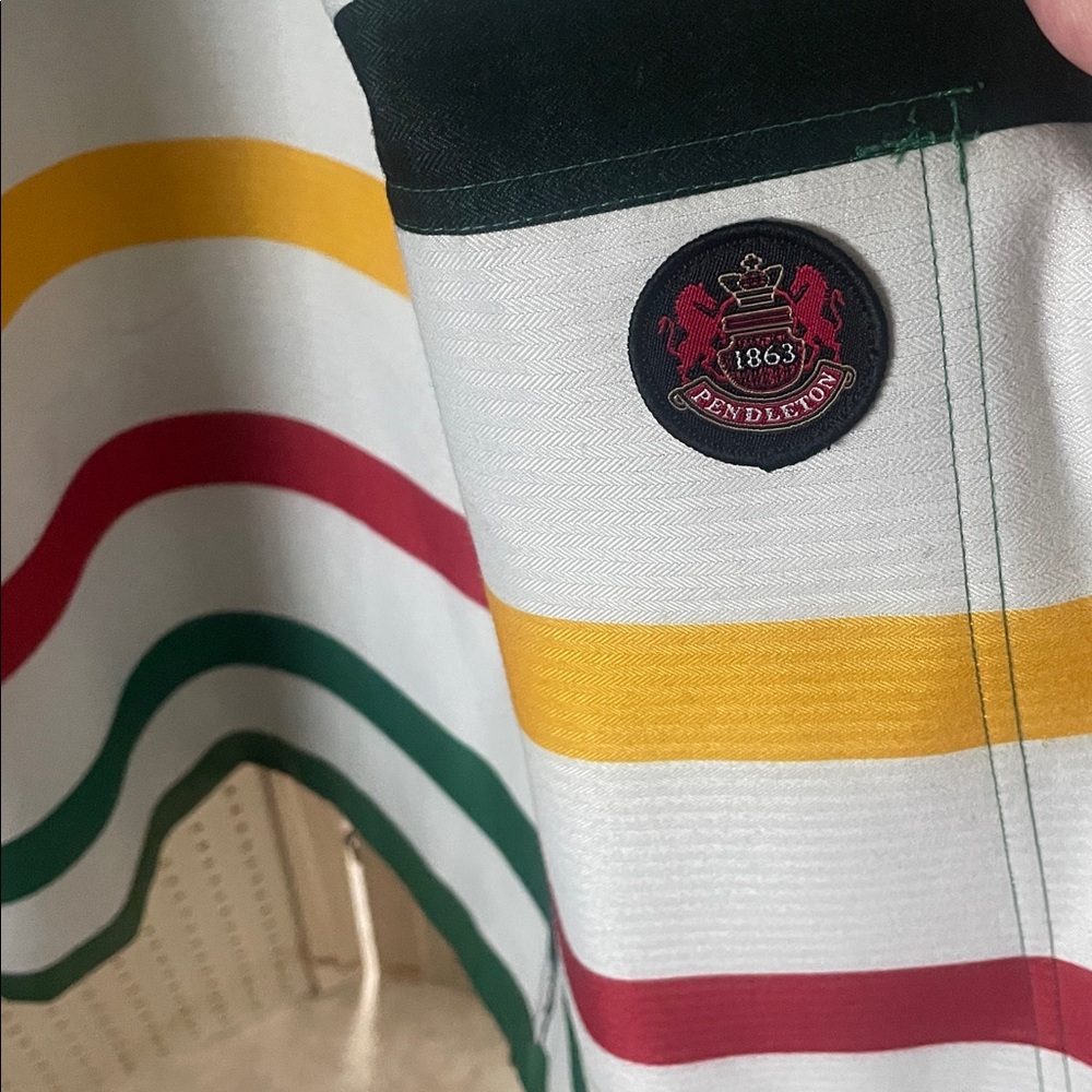 Euc Pendleton Raincoat Size Medium - image 3